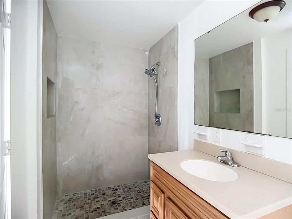 For Rent: $2,100 (5 beds, 3 baths, 1484 Square Feet)