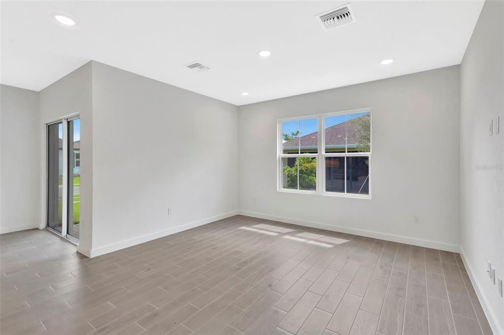 For Rent: $2,650 (4 beds, 2 baths, 1603 Square Feet)