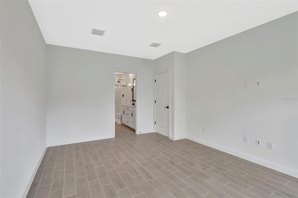 For Rent: $2,650 (4 beds, 2 baths, 1603 Square Feet)