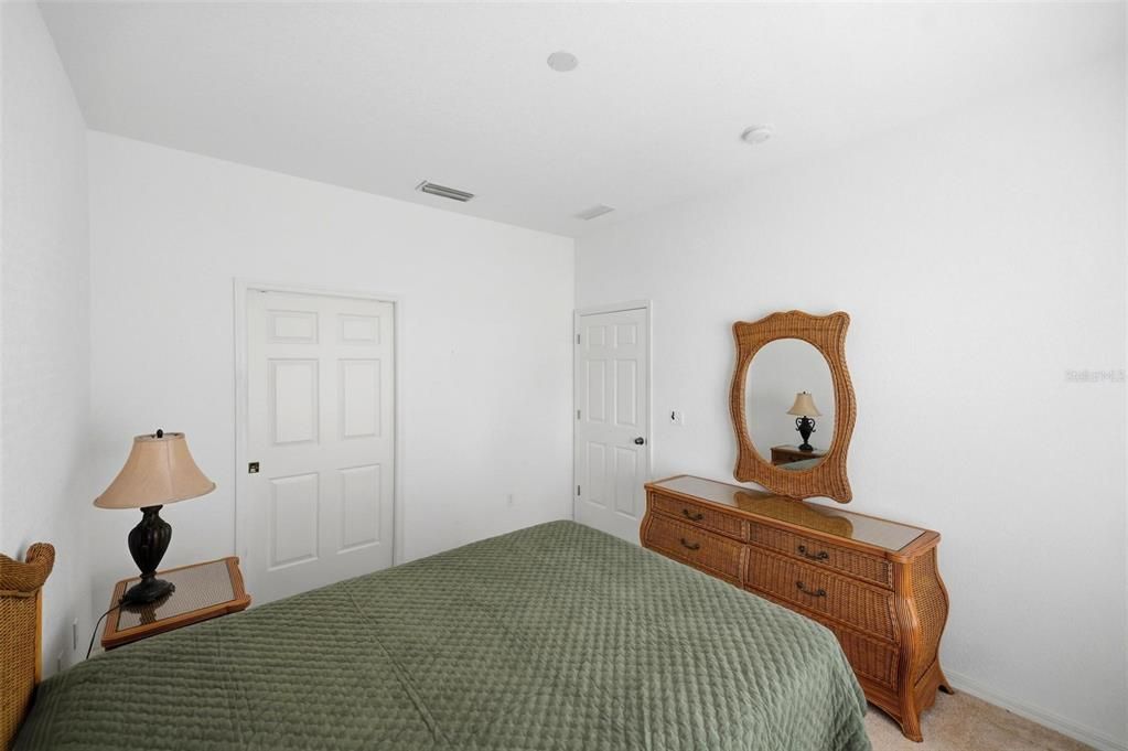На продажу: $239,900 (2 спален, 2 ванн, 1190 Квадратных фут)