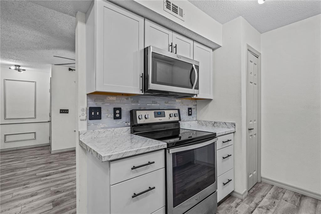 На продажу: $134,900 (2 спален, 2 ванн, 833 Квадратных фут)