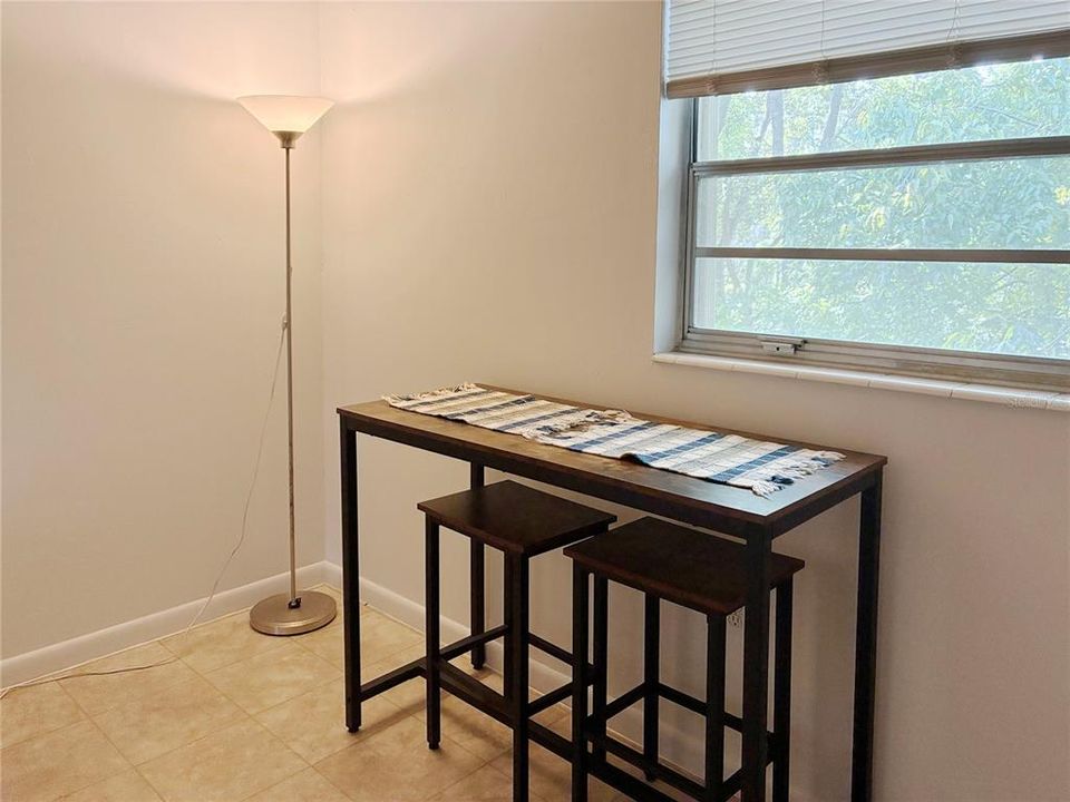 For Sale: $115,000 (2 beds, 1 baths, 784 Square Feet)