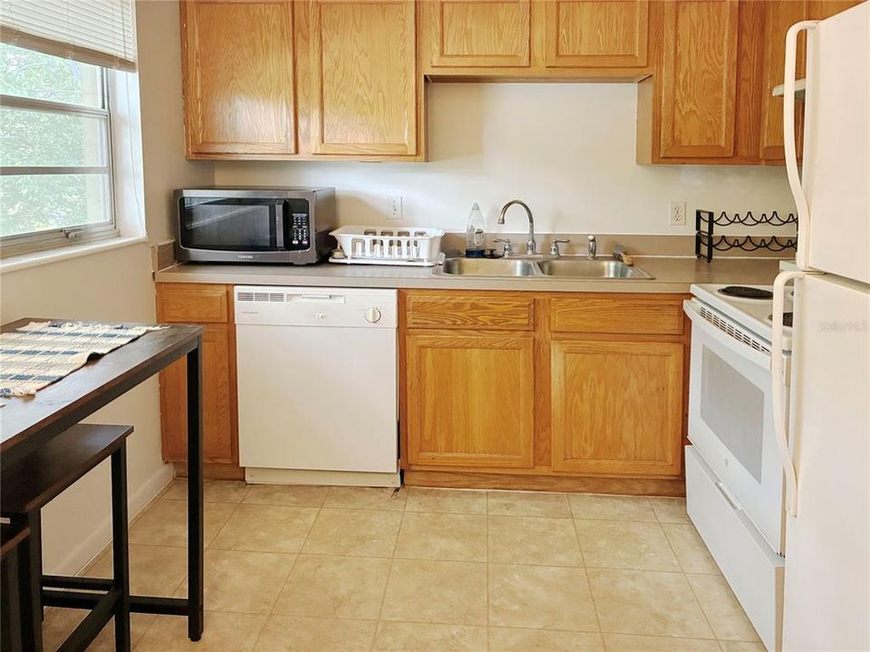 For Sale: $115,000 (2 beds, 1 baths, 784 Square Feet)