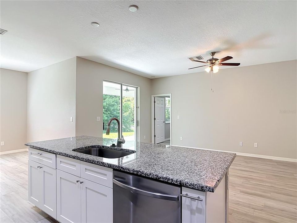 For Sale: $305,000 (3 beds, 2 baths, 1563 Square Feet)