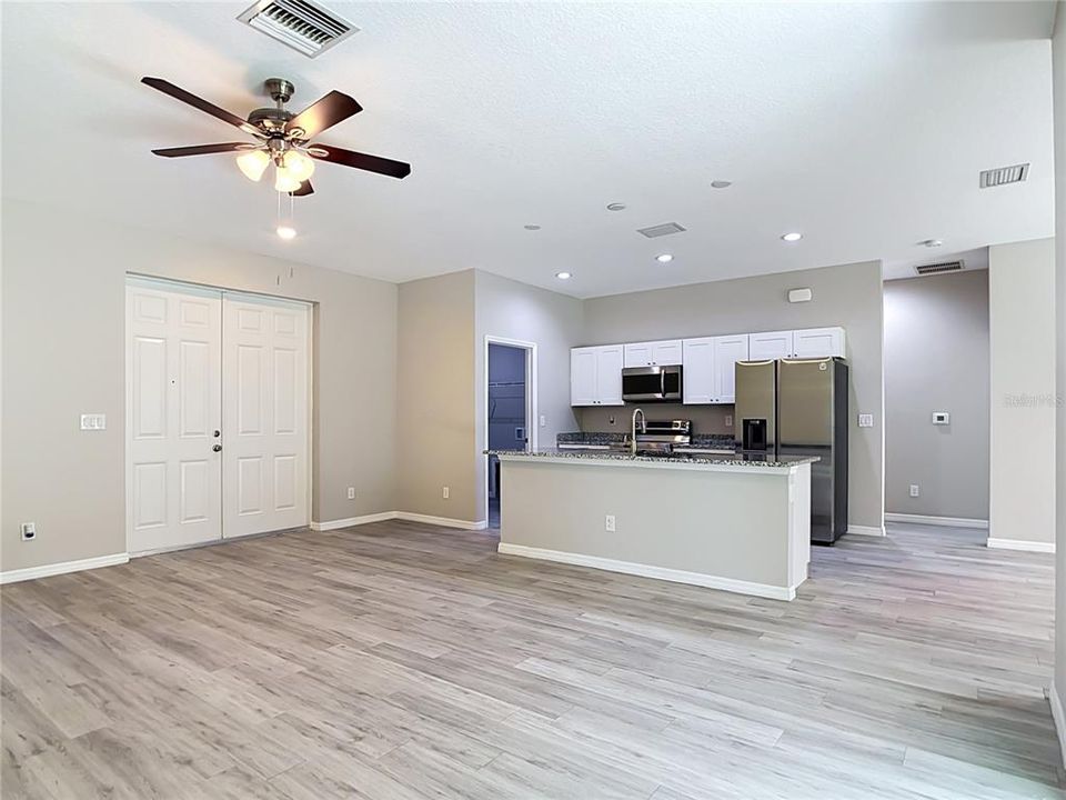 For Sale: $305,000 (3 beds, 2 baths, 1563 Square Feet)