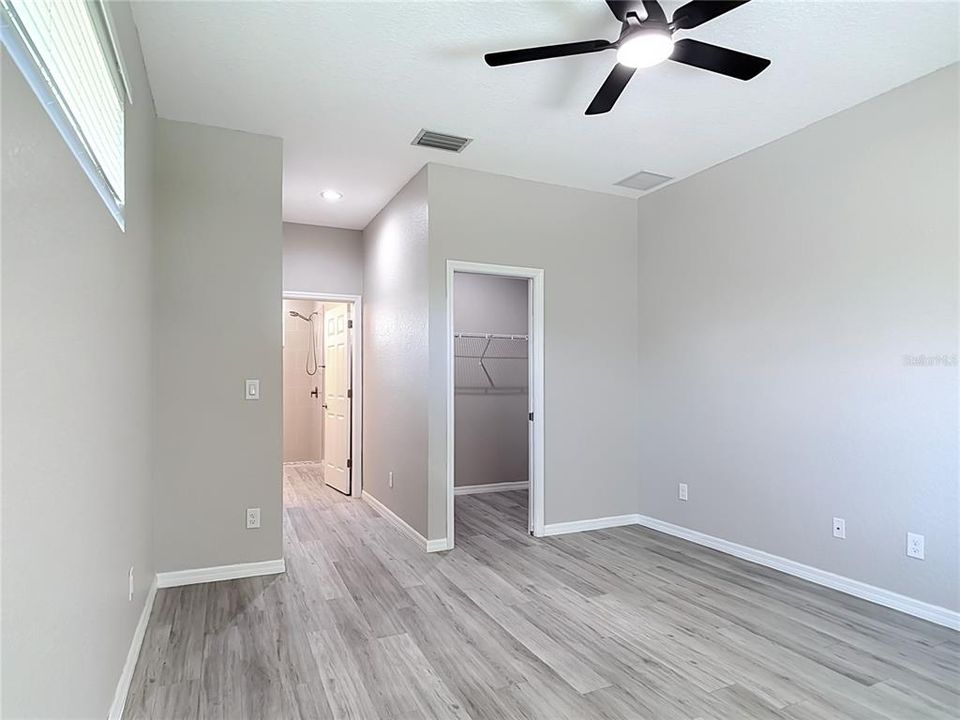 For Sale: $305,000 (3 beds, 2 baths, 1563 Square Feet)