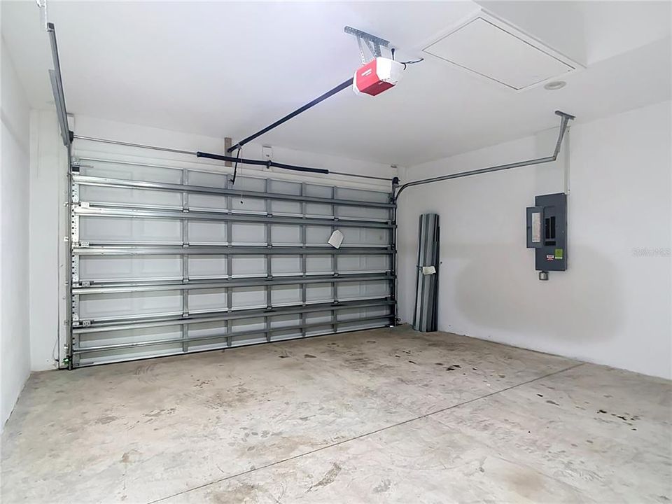 For Sale: $305,000 (3 beds, 2 baths, 1563 Square Feet)