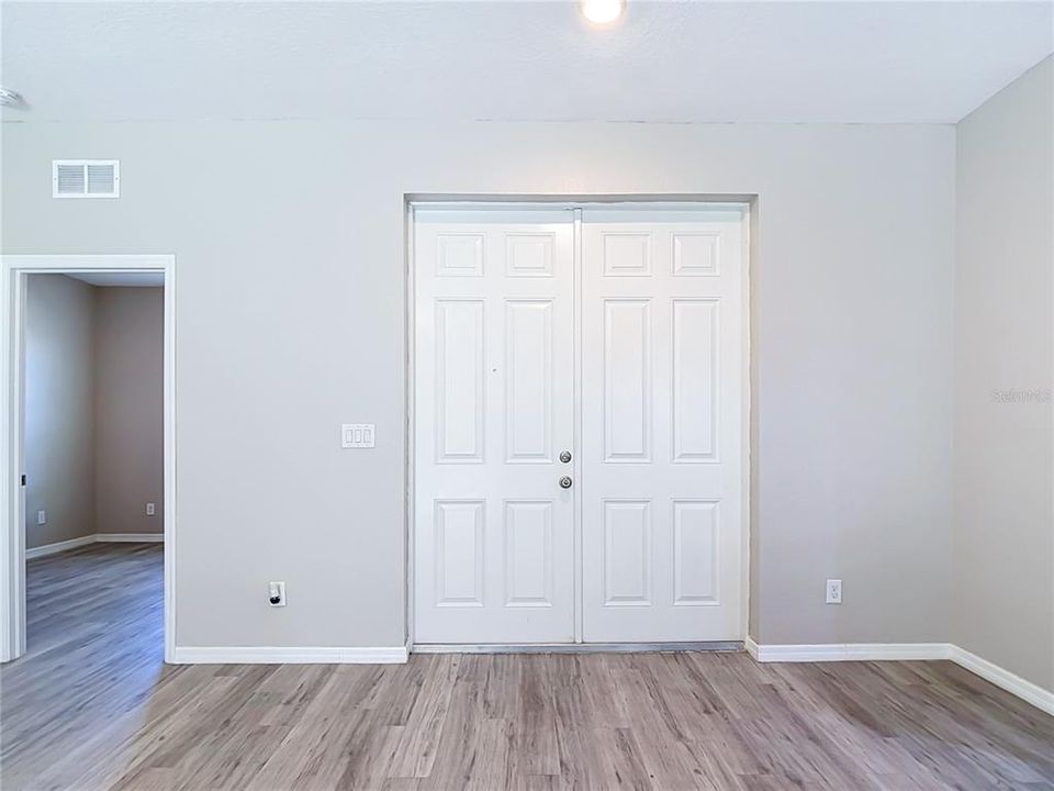 For Sale: $305,000 (3 beds, 2 baths, 1563 Square Feet)