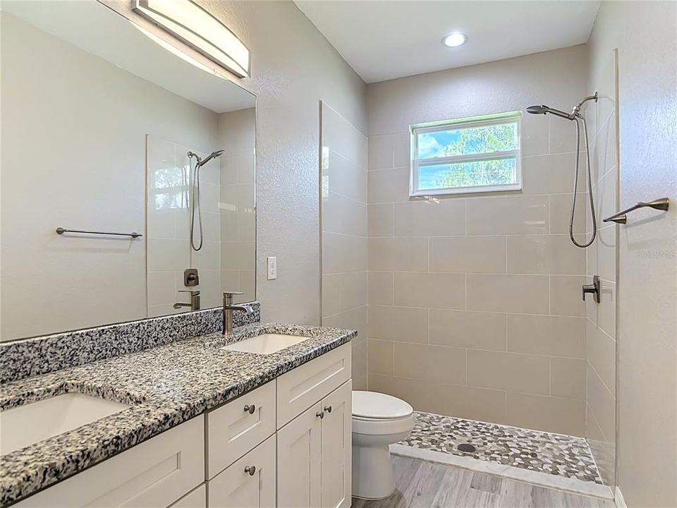 For Sale: $305,000 (3 beds, 2 baths, 1563 Square Feet)
