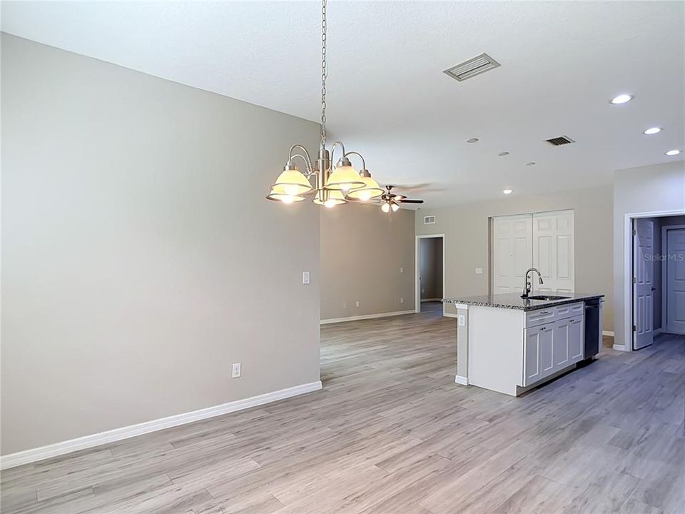 For Sale: $305,000 (3 beds, 2 baths, 1563 Square Feet)
