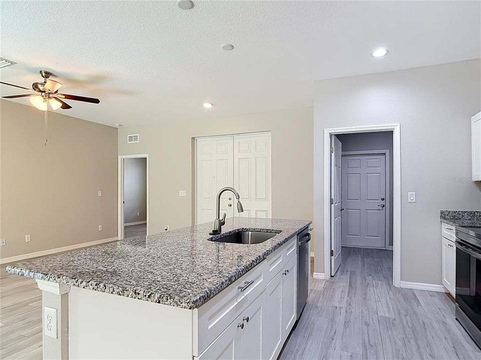 For Sale: $305,000 (3 beds, 2 baths, 1563 Square Feet)
