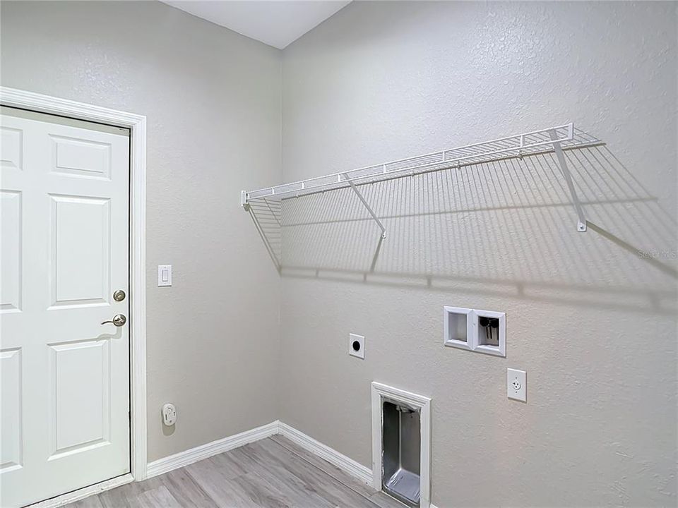 For Sale: $305,000 (3 beds, 2 baths, 1563 Square Feet)