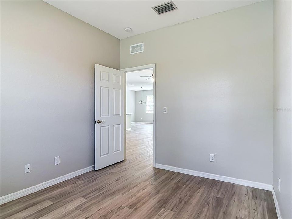 For Sale: $305,000 (3 beds, 2 baths, 1563 Square Feet)