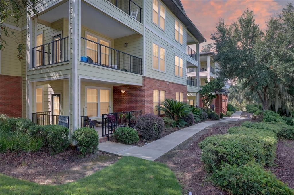 For Sale: $430,000 (3 beds, 3 baths, 1330 Square Feet)