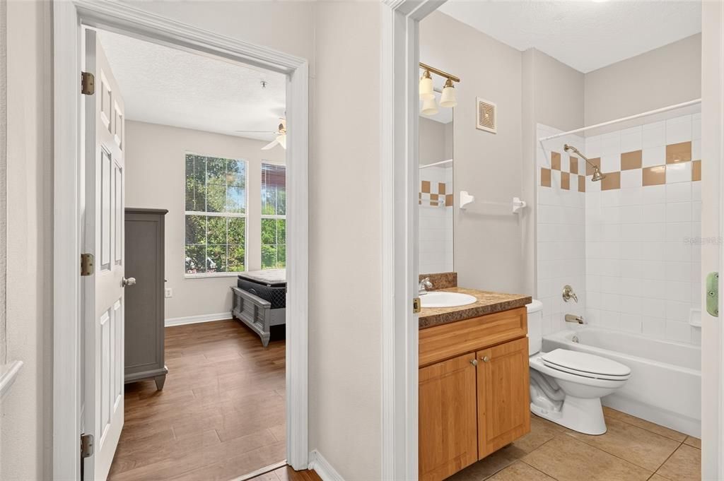 For Sale: $430,000 (3 beds, 3 baths, 1330 Square Feet)