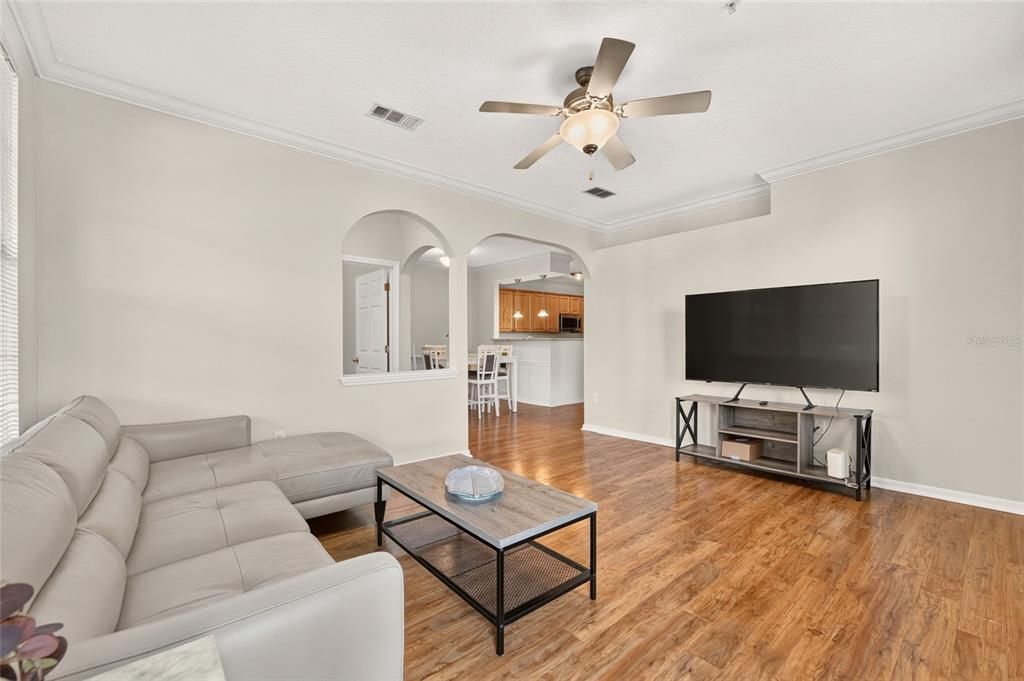 For Sale: $430,000 (3 beds, 3 baths, 1330 Square Feet)