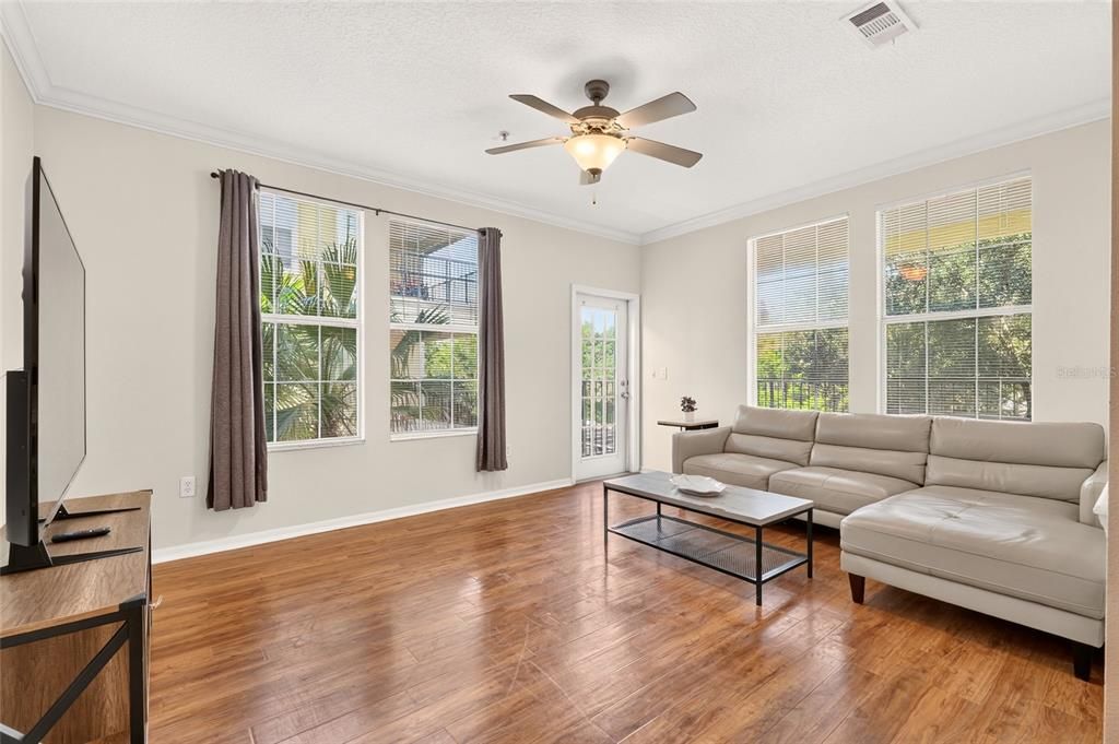 For Sale: $430,000 (3 beds, 3 baths, 1330 Square Feet)