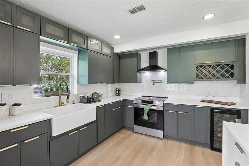 For Sale: $529,900 (4 beds, 2 baths, 1750 Square Feet)