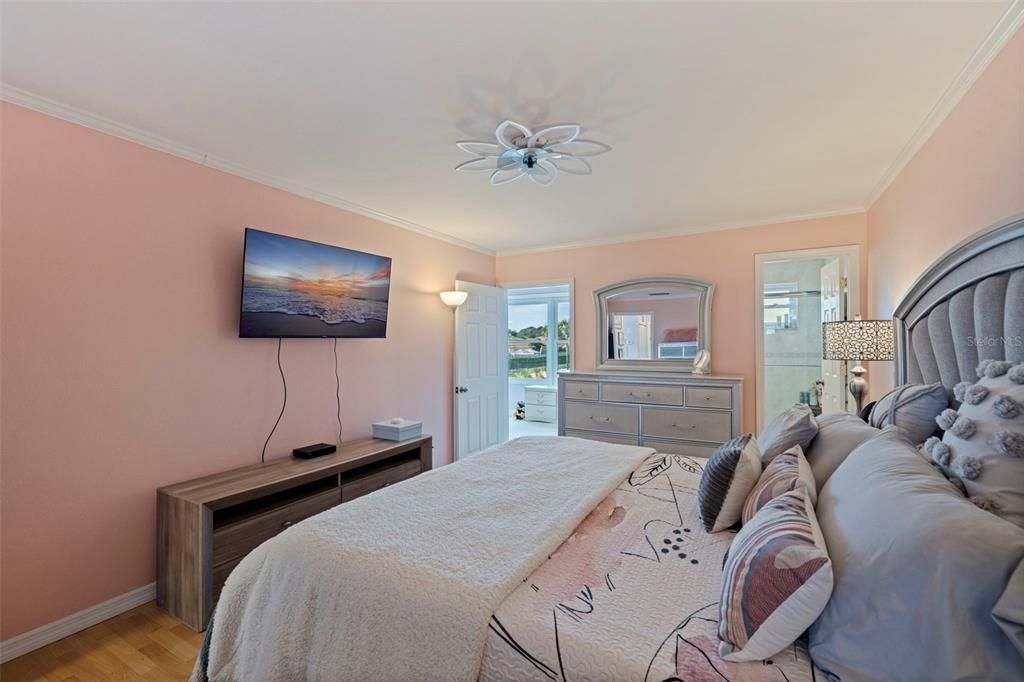 For Sale: $184,900 (2 beds, 2 baths, 1250 Square Feet)