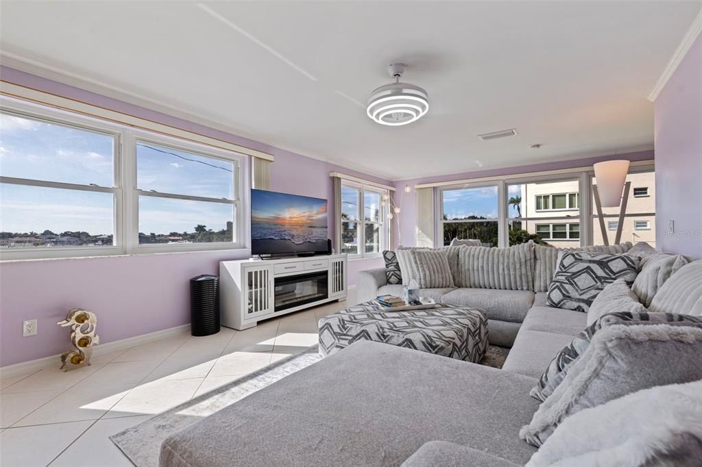 For Sale: $184,900 (2 beds, 2 baths, 1250 Square Feet)
