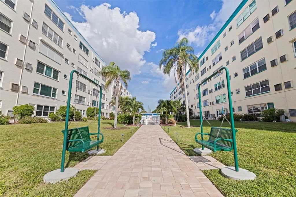 For Sale: $184,900 (2 beds, 2 baths, 1250 Square Feet)
