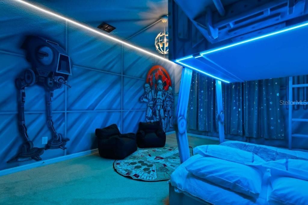 На продажу: $885,000 (10 спален, 8 ванн, 4399 Квадратных фут)