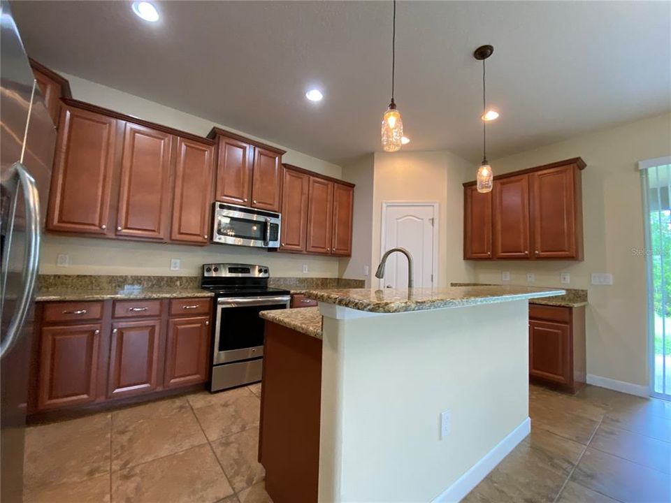 В аренду: $3,499 (5 спален, 3 ванн, 3297 Квадратных фут)