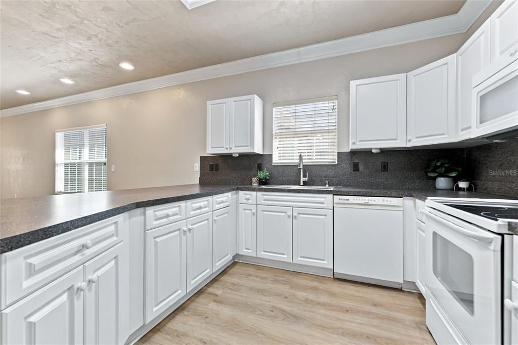For Sale: $279,000 (3 beds, 2 baths, 1380 Square Feet)