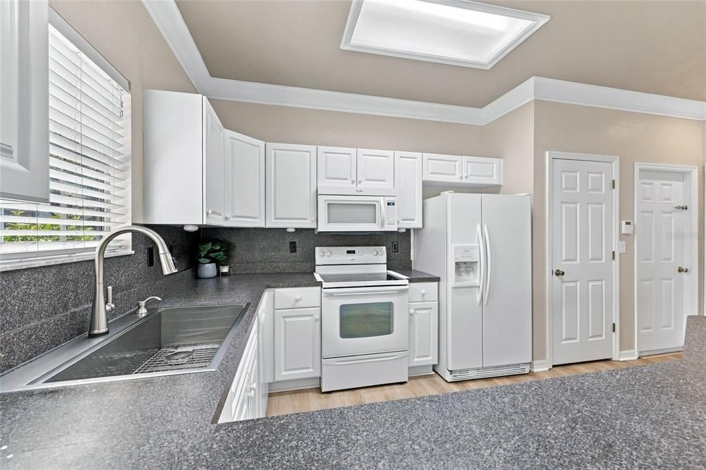 For Sale: $279,000 (3 beds, 2 baths, 1380 Square Feet)
