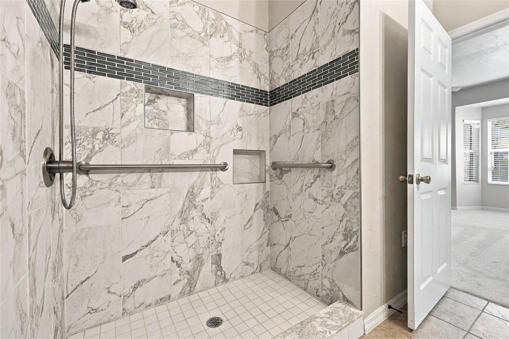 For Sale: $279,000 (3 beds, 2 baths, 1380 Square Feet)