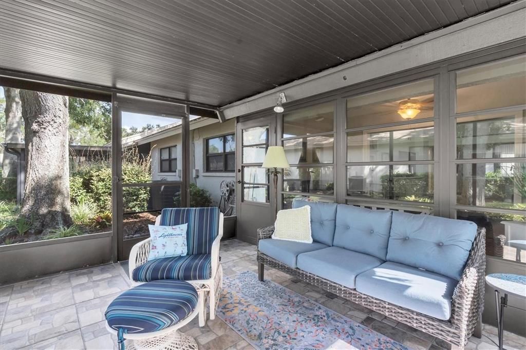 For Sale: $247,500 (2 beds, 2 baths, 1162 Square Feet)