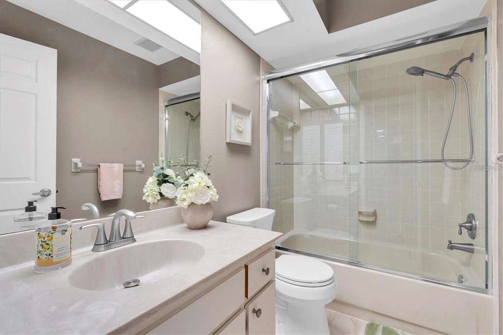 For Sale: $247,500 (2 beds, 2 baths, 1162 Square Feet)