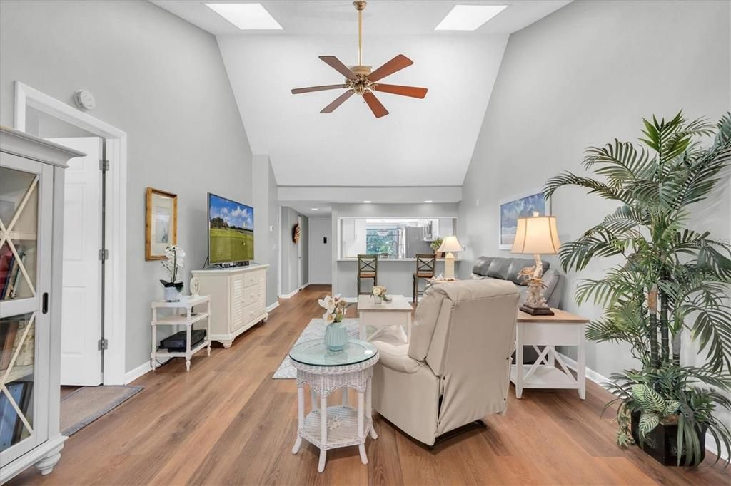 For Sale: $247,500 (2 beds, 2 baths, 1162 Square Feet)