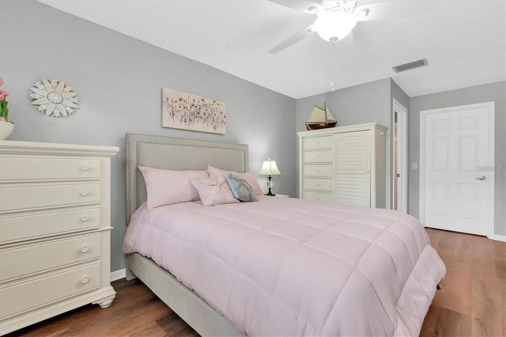 For Sale: $247,500 (2 beds, 2 baths, 1162 Square Feet)