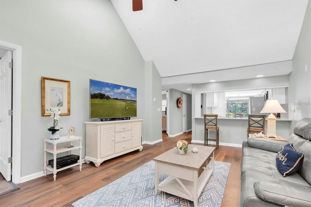 For Sale: $247,500 (2 beds, 2 baths, 1162 Square Feet)