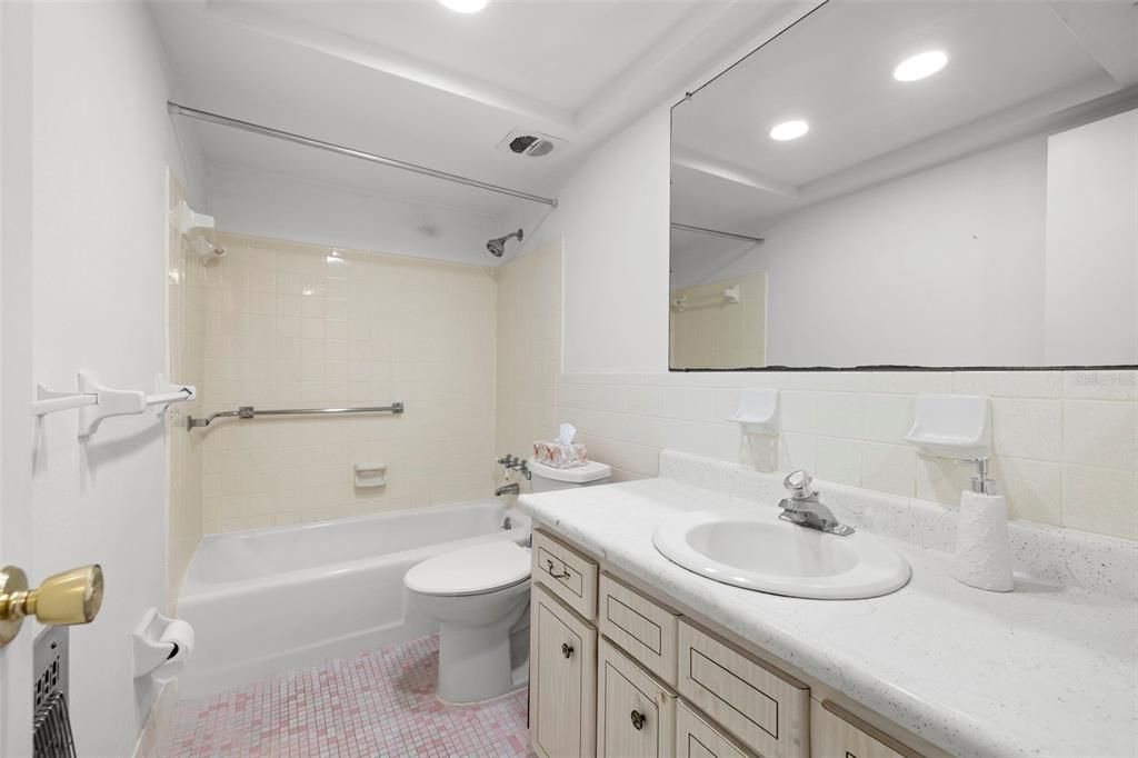 For Sale: $75,000 (2 beds, 1 baths, 965 Square Feet)