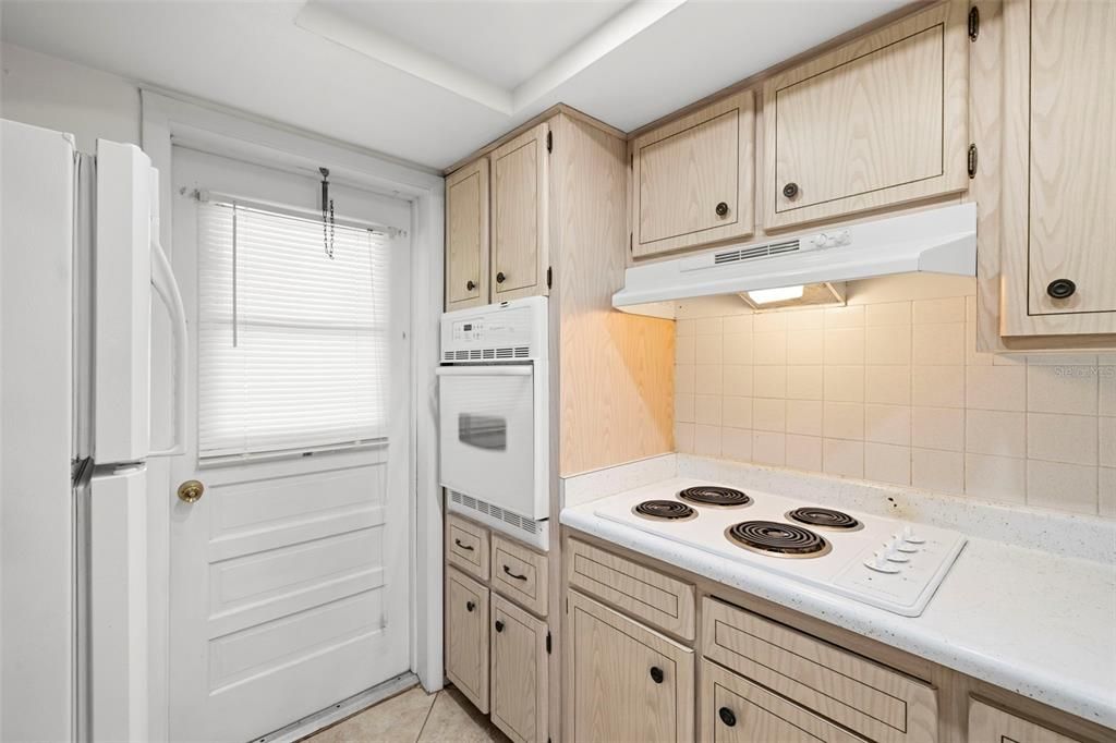 For Sale: $75,000 (2 beds, 1 baths, 965 Square Feet)