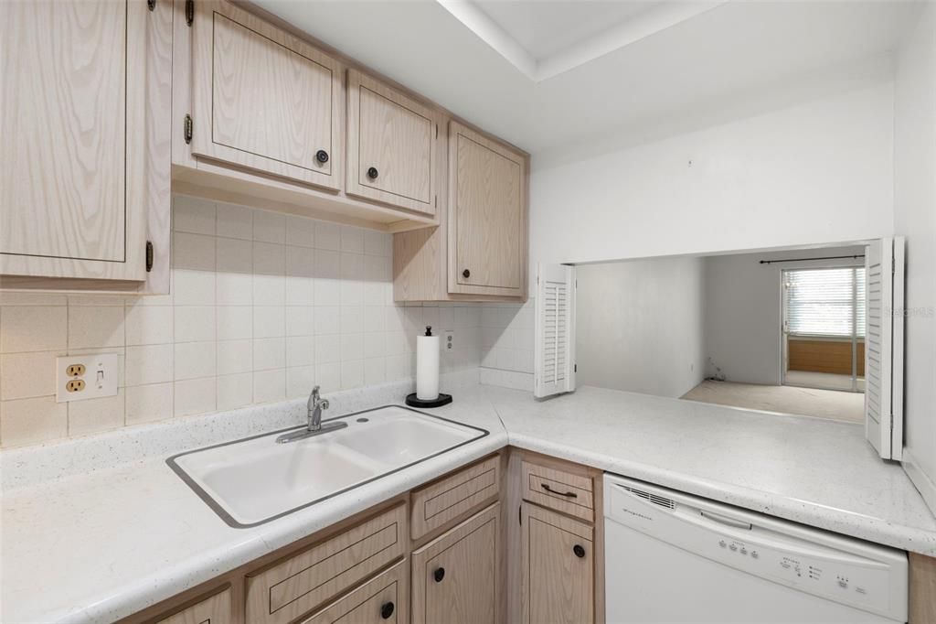For Sale: $75,000 (2 beds, 1 baths, 965 Square Feet)