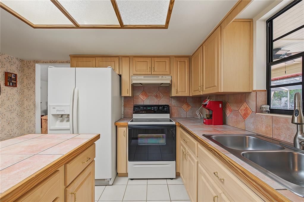 На продажу: $499,900 (4 спален, 2 ванн, 1870 Квадратных фут)