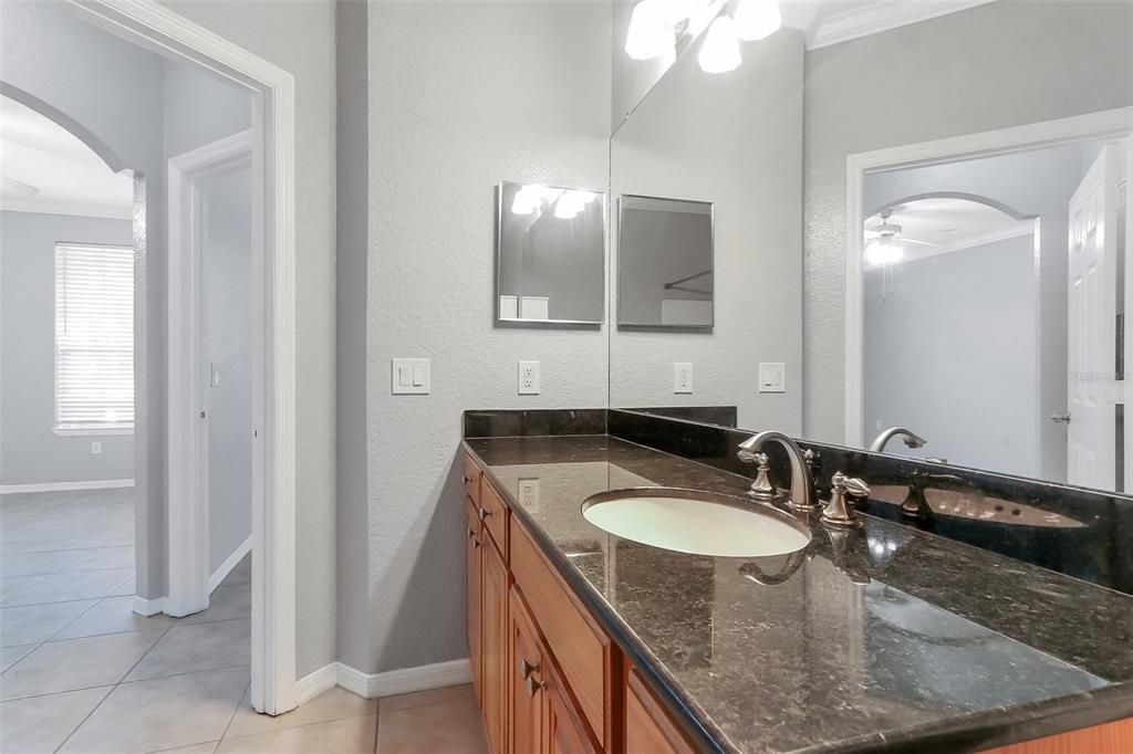 For Sale: $149,000 (1 beds, 1 baths, 826 Square Feet)