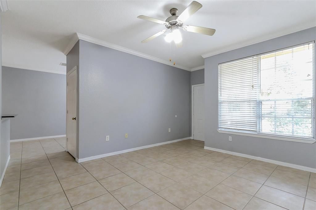For Sale: $149,000 (1 beds, 1 baths, 826 Square Feet)