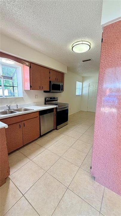 For Rent: $1,500 (2 beds, 1 baths, 650 Square Feet)