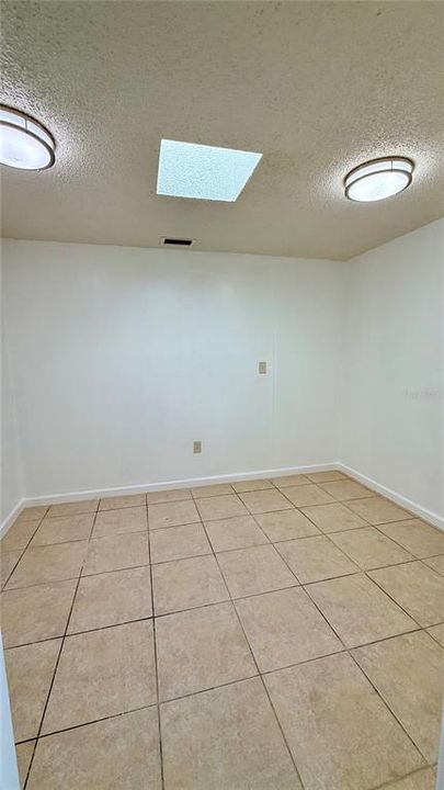 For Rent: $1,500 (2 beds, 1 baths, 650 Square Feet)