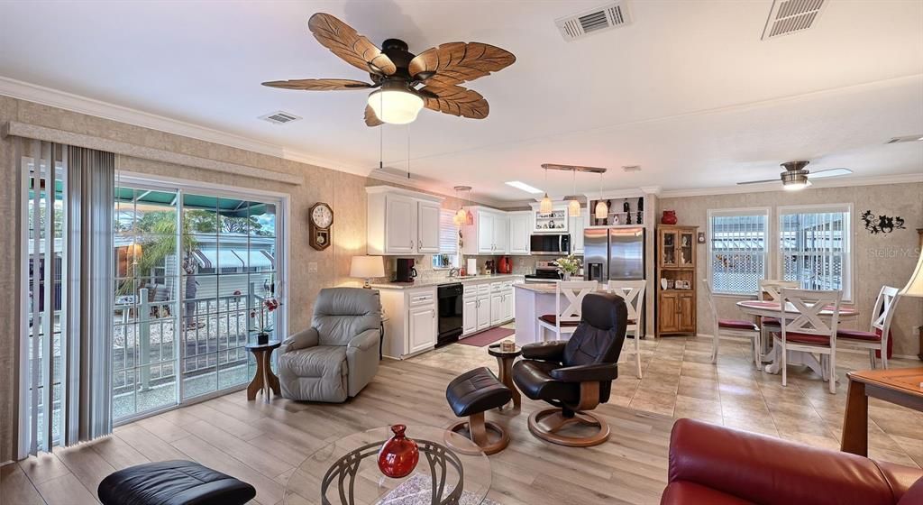 Active With Contract: $250,000 (2 beds, 2 baths, 1188 Square Feet)