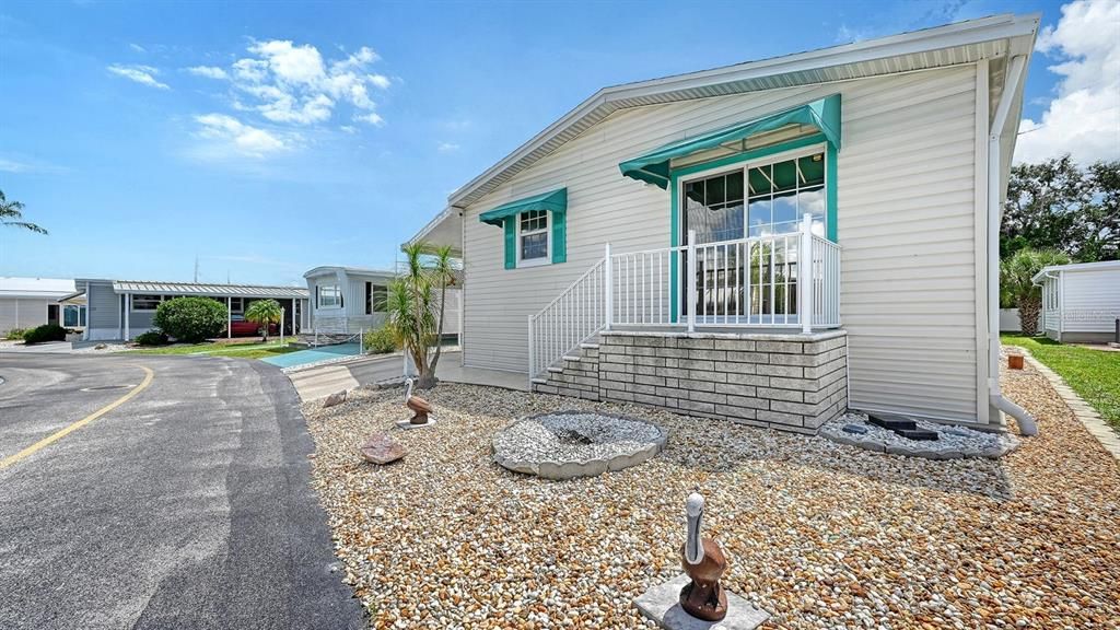 Active With Contract: $250,000 (2 beds, 2 baths, 1188 Square Feet)