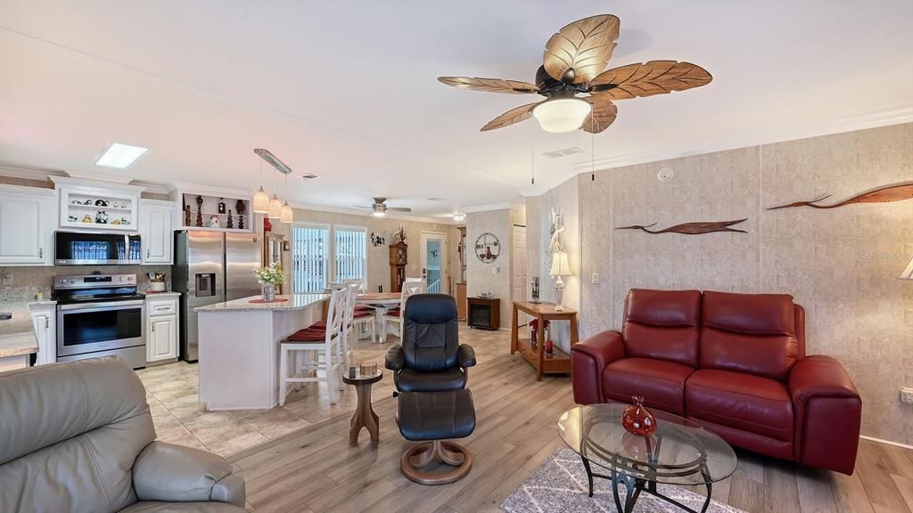 Active With Contract: $250,000 (2 beds, 2 baths, 1188 Square Feet)