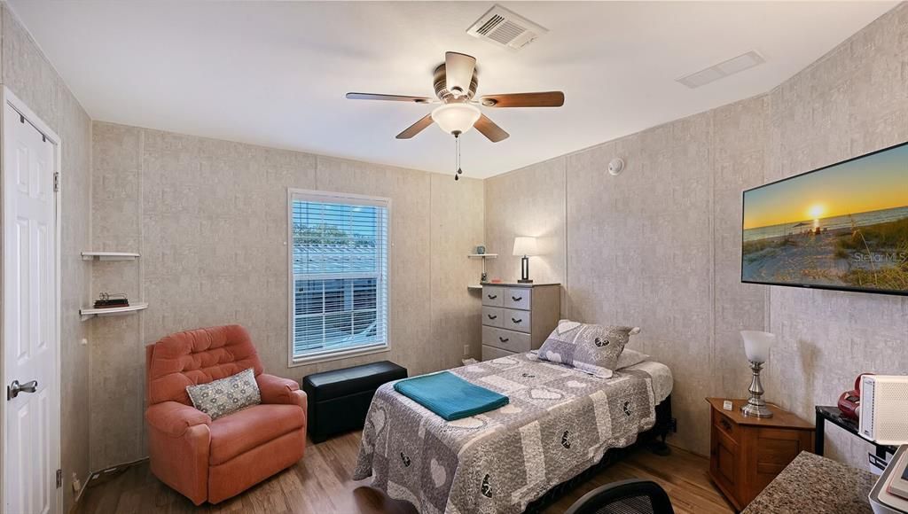 Active With Contract: $250,000 (2 beds, 2 baths, 1188 Square Feet)