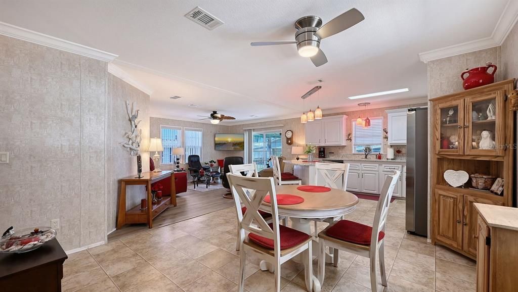 Active With Contract: $250,000 (2 beds, 2 baths, 1188 Square Feet)