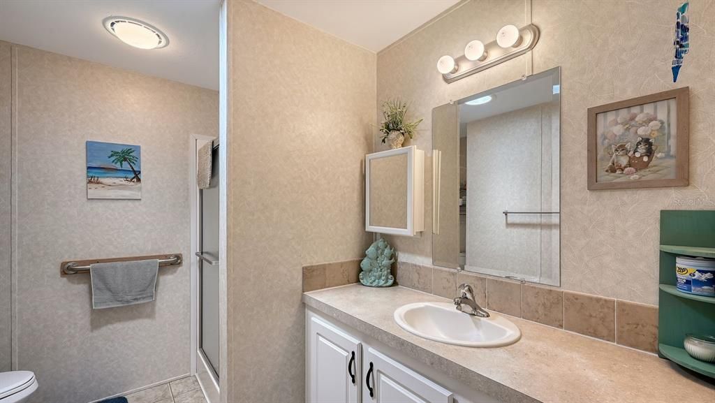 Active With Contract: $250,000 (2 beds, 2 baths, 1188 Square Feet)