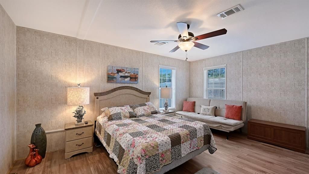 Active With Contract: $250,000 (2 beds, 2 baths, 1188 Square Feet)